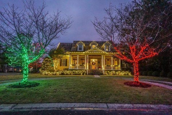 Create the Perfect Holiday Glow With Outdoor Christmas Light Decorations